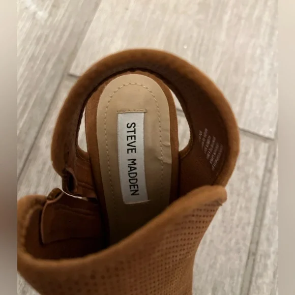 Steve Madden Brown suede chunky block heel with side zipper - Picture 4 of 5